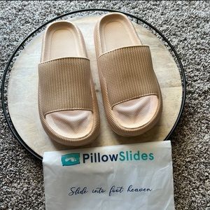Brand new Pillow slides size 9